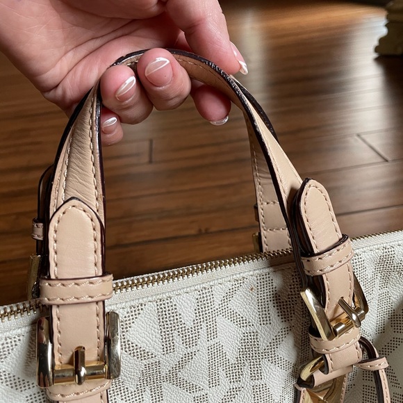 Michael Kors Grayson Medium Satchel Vanilla Bag - Picture 6 of 10